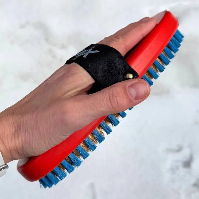 Swix Oval Bronze Ski Brush For Base And Structure Finishing 1